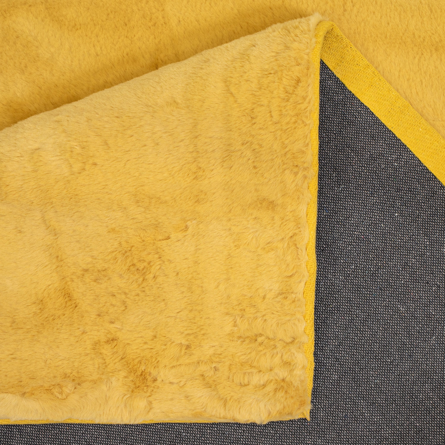 Flauschiger Teppich Mona Gelb Detail